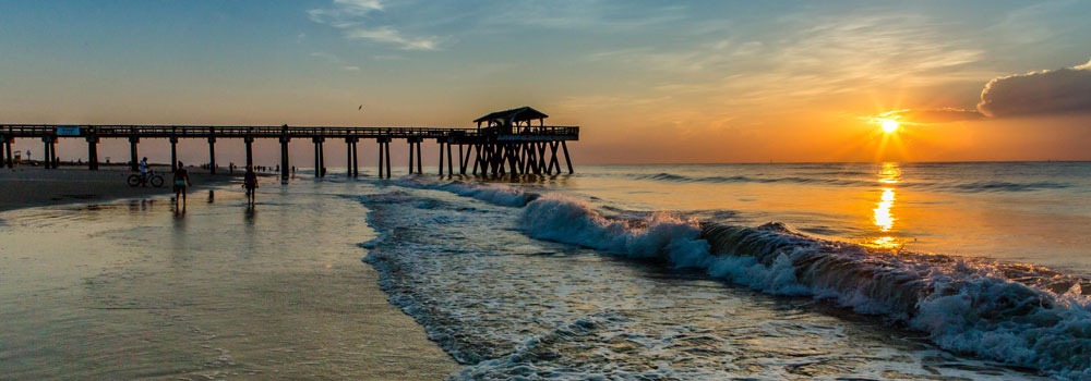 Waves in tybee island dock and pavillion